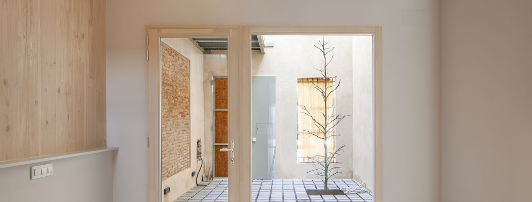 A bio-passive home between party walls in the city of Sabadell