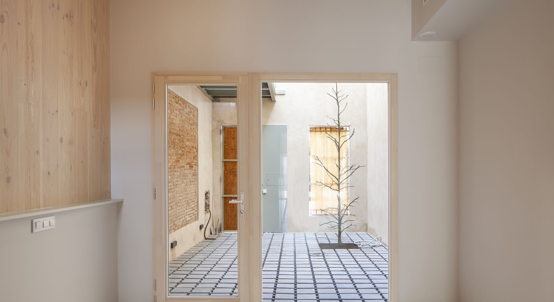 A bio-passive home between party walls in the city of Sabadell