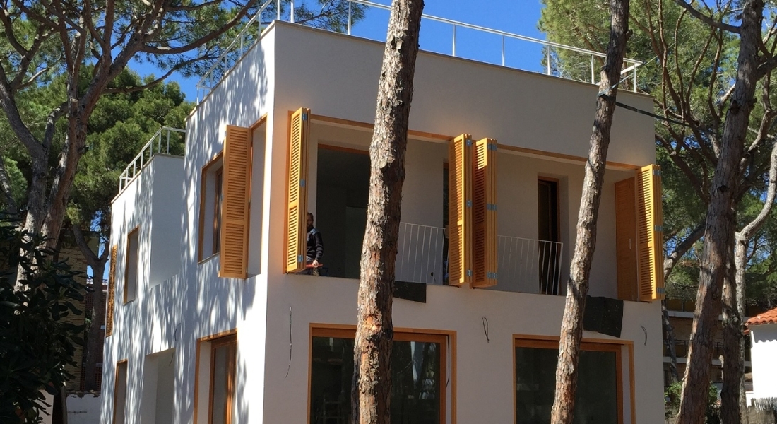 Sellado de carpintería y encolado en las casas de madera House Habitat