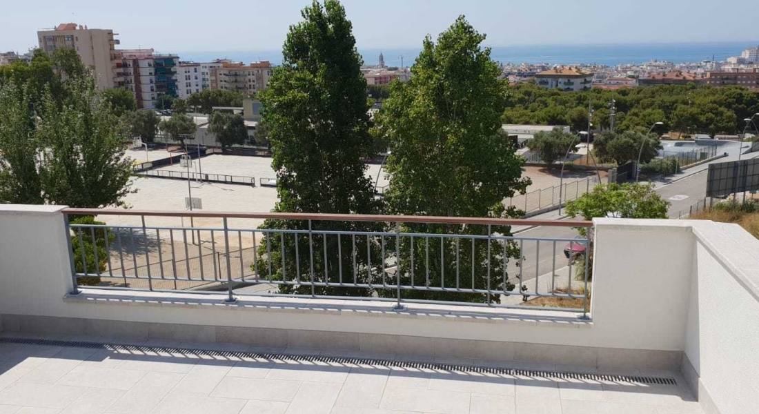 La vivienda de madera CLT entre medianeras en Sitges gastará 200€ al año en energía